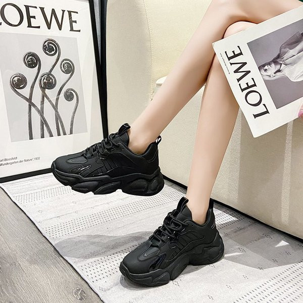 Uus kõrge tallaga naiste sügistossude mudel