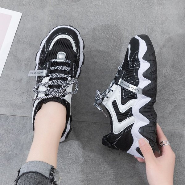 Moodsad ökonahast ja ökoseemisnahast tossud