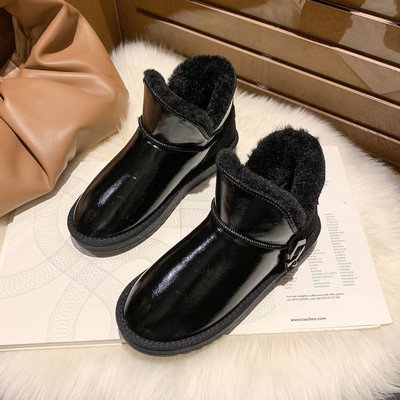 Γυναικείες μπότες με γυαλιστερό αποτέλεσμα και επίπεδη σόλα σε δύο χρώματα