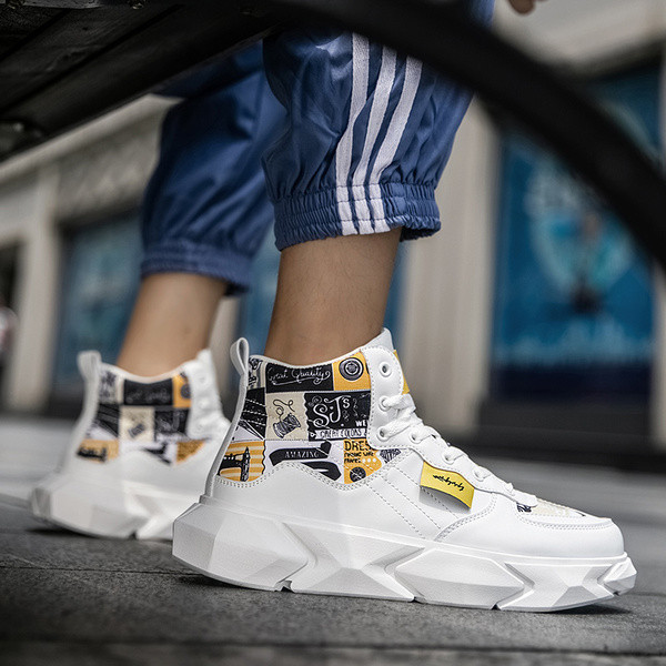 Ανδρικά αθλητικά παπούτσια με τραχιά σόλα και κορδόνια