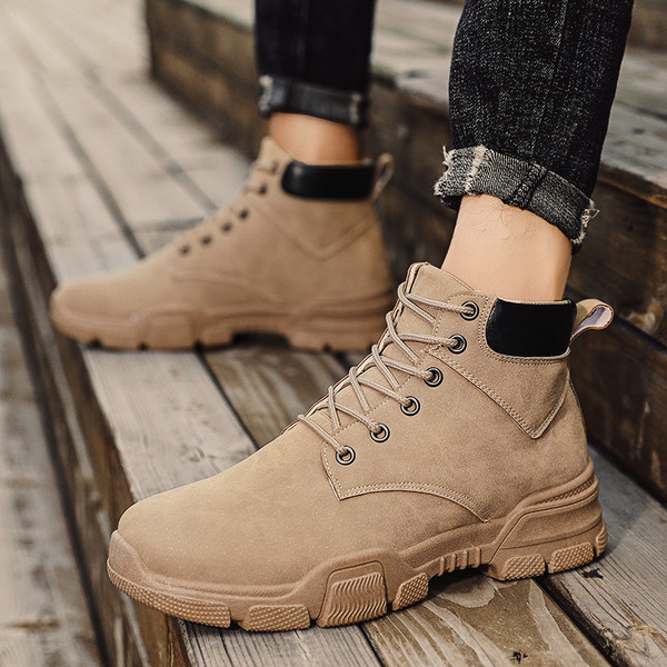 Μοντέρνες ανδρικές αναπνευστικές μπότες με κορδόνια