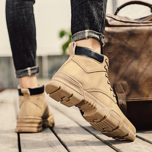 Μοντέρνες ανδρικές αναπνευστικές μπότες με κορδόνια