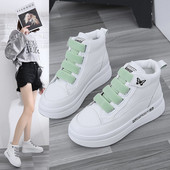 Kleebiste ja lameda tallaga naiste tossud