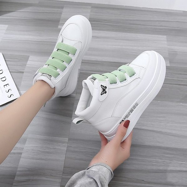 Kleebiste ja lameda tallaga naiste tossud