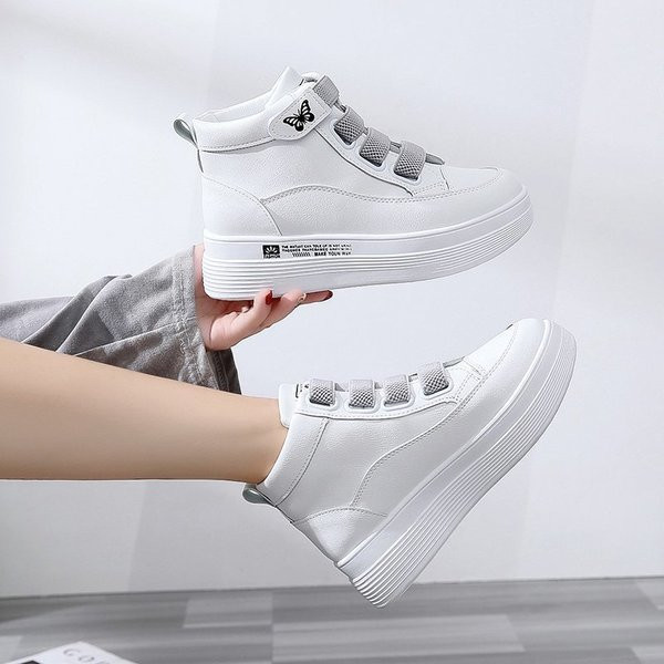 Kleebiste ja lameda tallaga naiste tossud