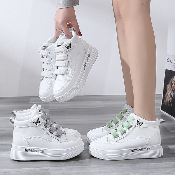 Kleebiste ja lameda tallaga naiste tossud