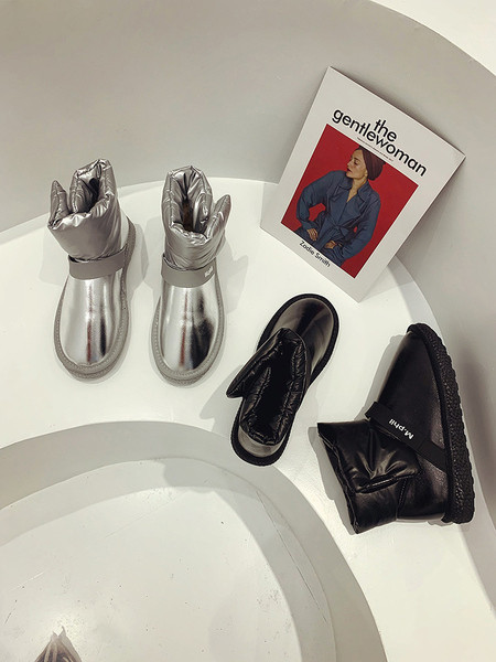 Cizme de dama cu talpa plate si captuseala moale