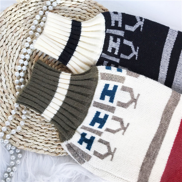 Νέο μοντέλο γυναικείο πουλόβερ με στρογγυλή λαιμόκοψη και φαρδιά μανίκια