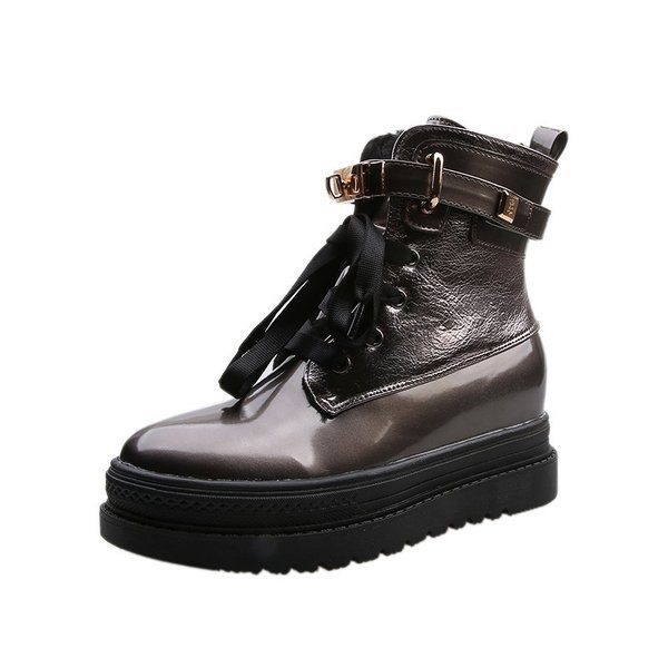 ΝΕΟ μοντέλο γυναικεία αθλητικά  παπούτσια από οικολογικό δέρμα με κορδόνια και μεταλλικό στοιχείο