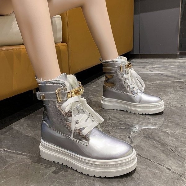 ΝΕΟ μοντέλο γυναικεία αθλητικά  παπούτσια από οικολογικό δέρμα με κορδόνια και μεταλλικό στοιχείο