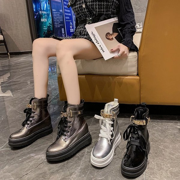 ΝΕΟ μοντέλο γυναικεία αθλητικά  παπούτσια από οικολογικό δέρμα με κορδόνια και μεταλλικό στοιχείο