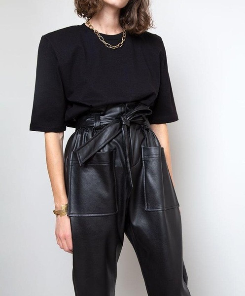 Moodsad nahkpüksid vöö ja taskutega