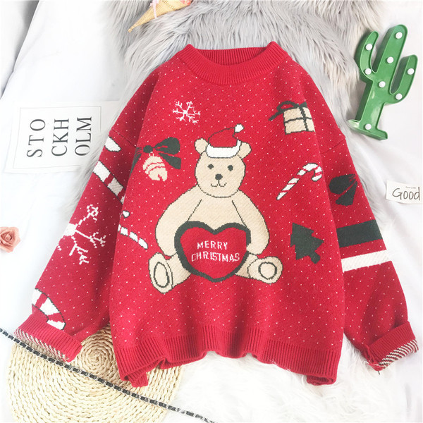 Modernus moteriškas megztinis – ovalia iškirpte ir ilgomis rankovėmis