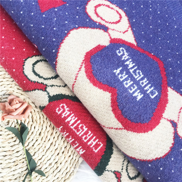 Modernus moteriškas megztinis – ovalia iškirpte ir ilgomis rankovėmis