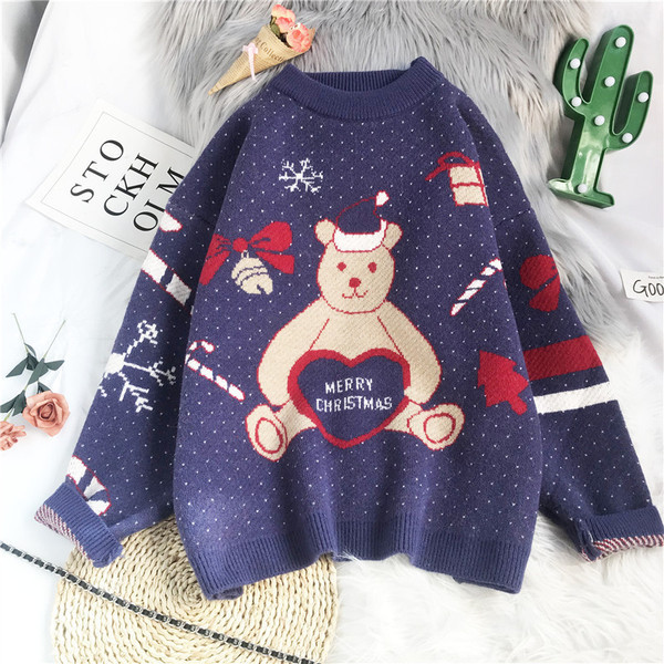 Modernus moteriškas megztinis – ovalia iškirpte ir ilgomis rankovėmis