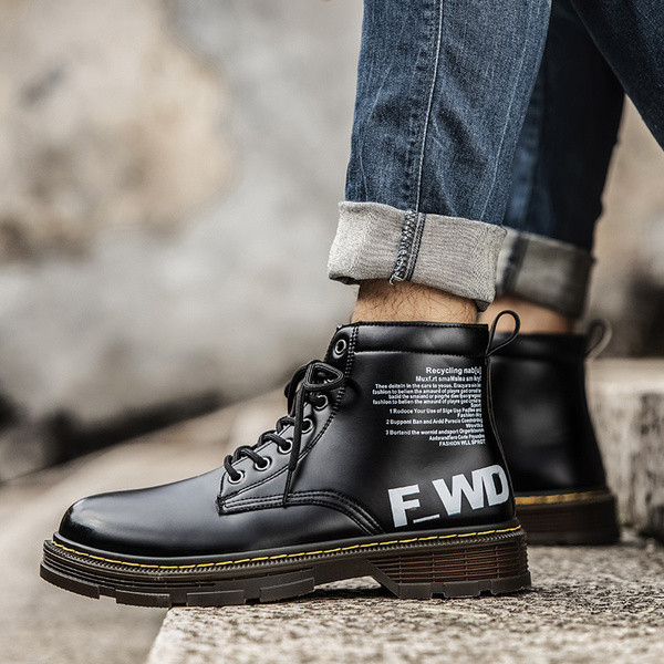 Model nou de ghete pentru bărbați cu inscripții și șireturi