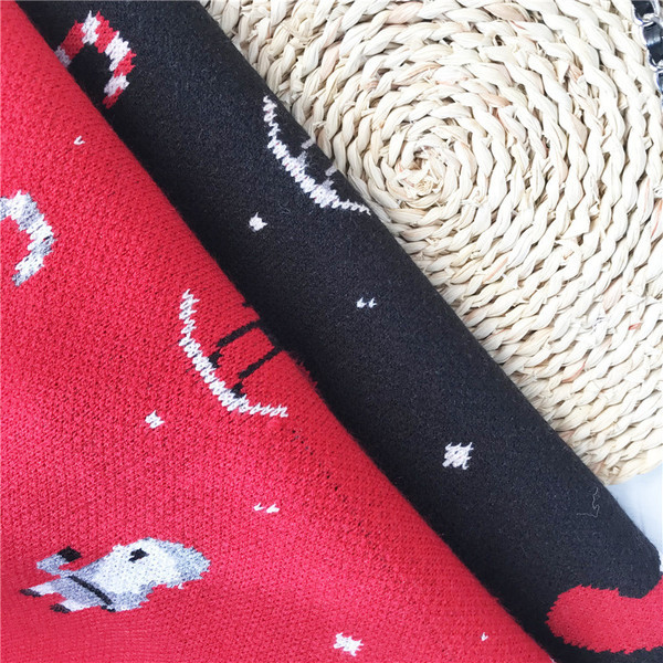 Γυναικείο χριστουγεννιάτικο πουλόβερ με χαμηλό γιακά - φαρύ μοντέλο