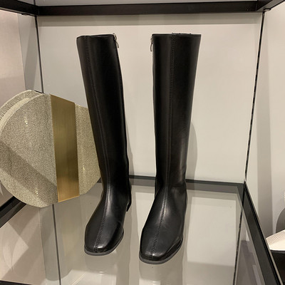 Γυναικείες μπότες με φερμουάρ και τακούνι χαμηλό 