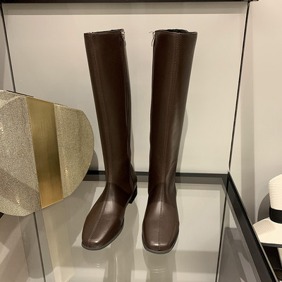 Γυναικείες μπότες με φερμουάρ και τακούνι χαμηλό 