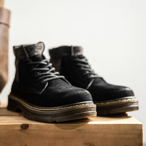 Ökoseemisnahast moodsad paeltega meeste saapad