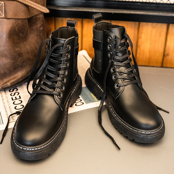 Dabartiniai vyriški aulinukai su sagtimi ir raišteliais