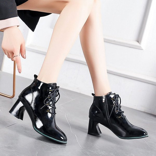 Naiste ökonahast saapad kontsa ja lukuga