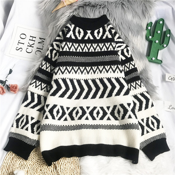 Pleteni ženski džemper s niskom kragnom i dugim rukavima - široki model