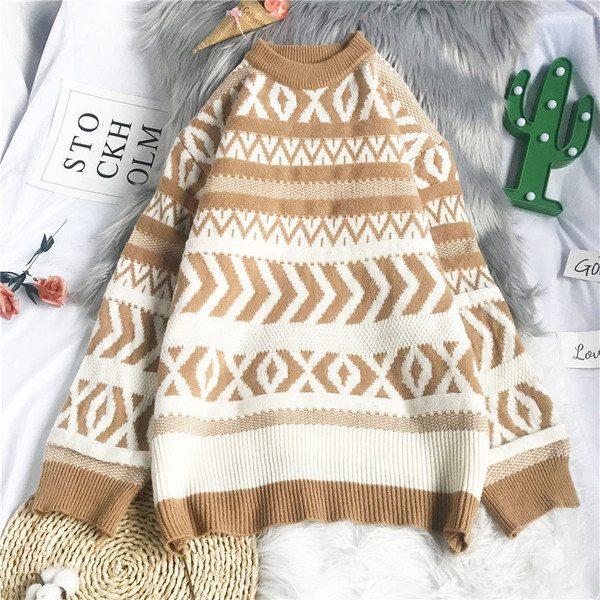 Pleteni ženski džemper s niskom kragnom i dugim rukavima - široki model