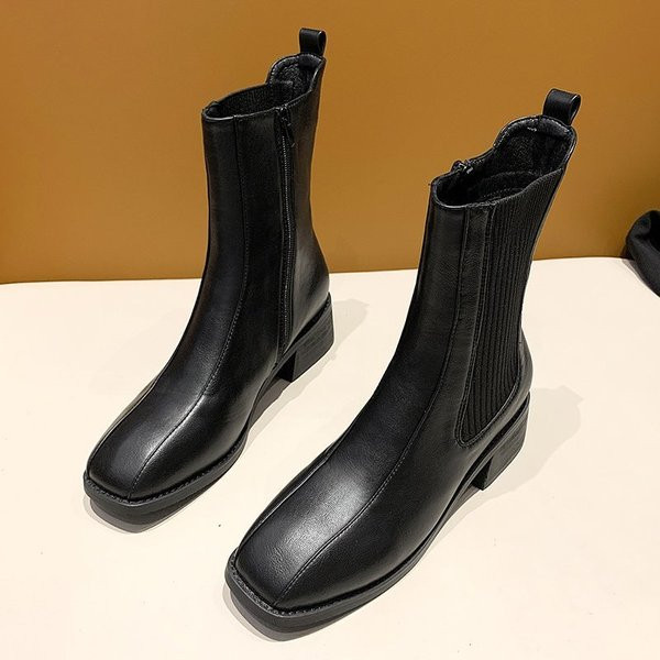 Musta värvi ökonahast lameda tallaga naiste saapad