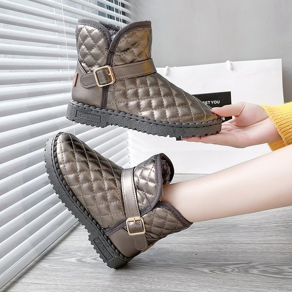 Moodsad sooja voodriga naiste saapad - puhas mudel