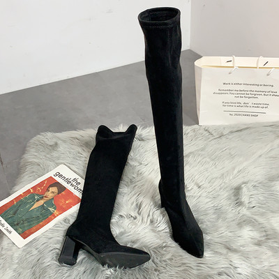 Μοντέρνες γυναικείες μοντέρνες μπότες με παχιά τακούνια