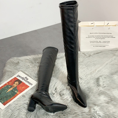 Μοντέρνες γυναικείες μοντέρνες μπότες με παχιά τακούνια