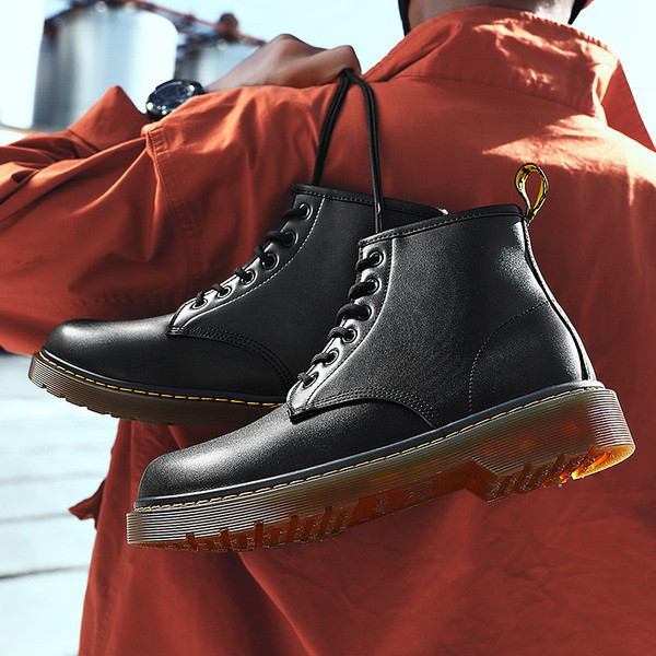 Vyriški juodi odiniai batai su raišteliais