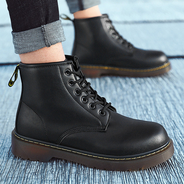 Vyriški juodi odiniai batai su raišteliais