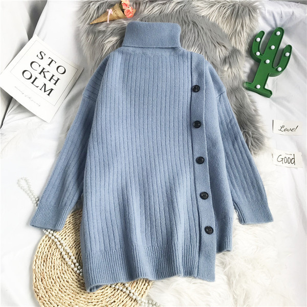 Πουλόβερ μοντέρνο με ψηλό γιακά και κουμπιά