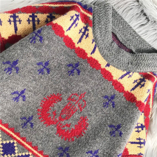 Casual πλεκτό πουλόβερ για γυναίκες με οβάλ λαιμόκοψη - φαρδύ μοντέλο