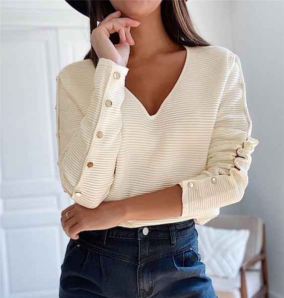 Naiste vabaaja pluus spitsikaelusega ja kuldsete nööpidega