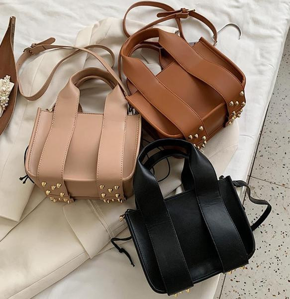 Μοντέρνη μίνι τσάντα με δύο λαβές από οικολογικό δέρμα