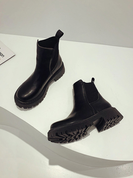 Kareda tallaga vabaaja saapad - musta värvi