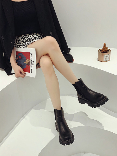 Kareda tallaga vabaaja saapad - musta värvi