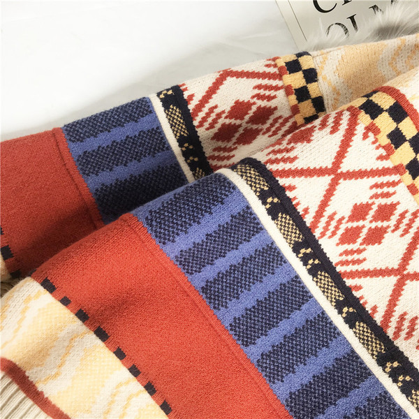 Πλεκτό πουλόβερ με οβάλ λαιμόκοψη και μακριά μανίκια για γυναίκες