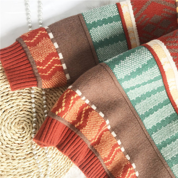 Πλεκτό πουλόβερ με οβάλ λαιμόκοψη και μακριά μανίκια για γυναίκες