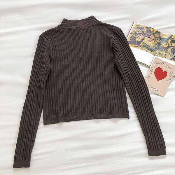 Uue mudeli madala krae ja lukuga naiste pluus