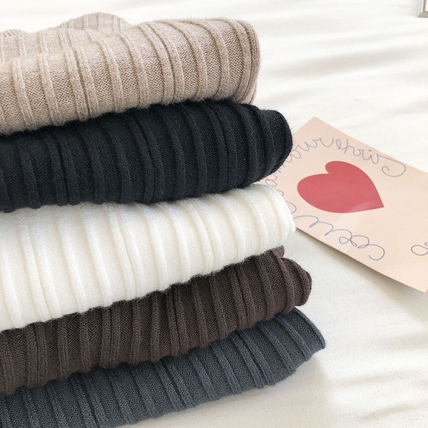 Uue mudeli madala krae ja lukuga naiste pluus