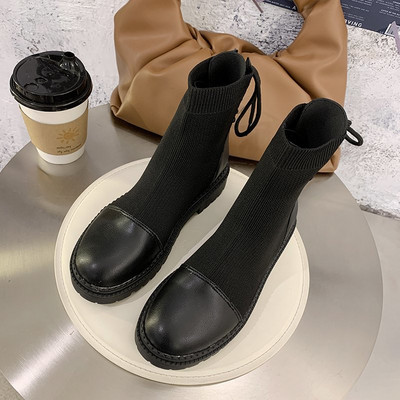 Naiste musta värvi paelte ja lameda tallaga saapad