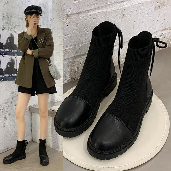 Naiste musta värvi paelte ja lameda tallaga saapad