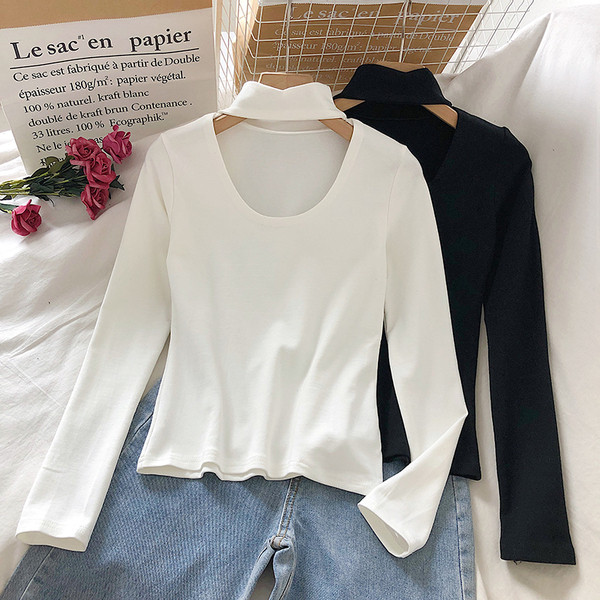 Ženska bluza s niskom kragnom i dugim rukavima