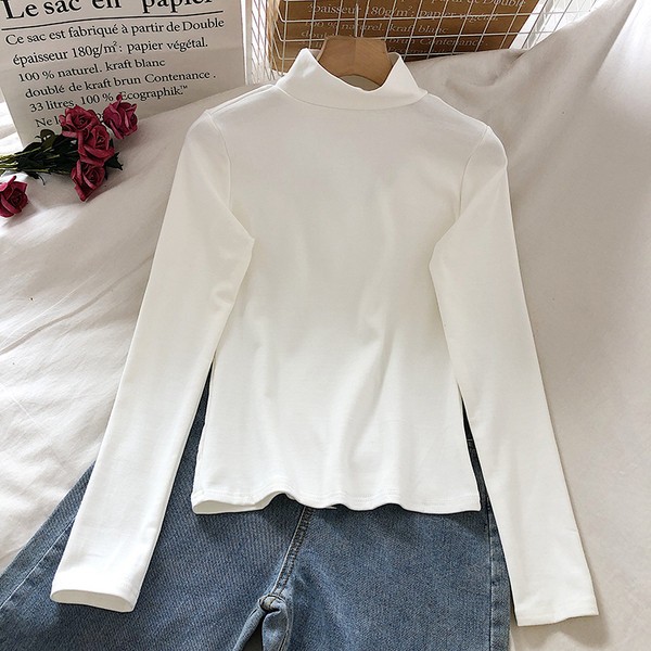 Ženska bluza s niskom kragnom i dugim rukavima