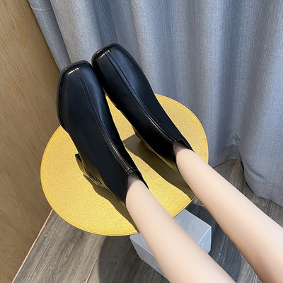 Γυναικείες μπότες με φερμουάρ και τετράγωνο τακούνι