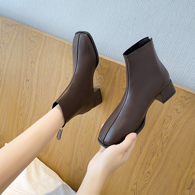 Γυναικείες μπότες με φερμουάρ και τετράγωνο τακούνι